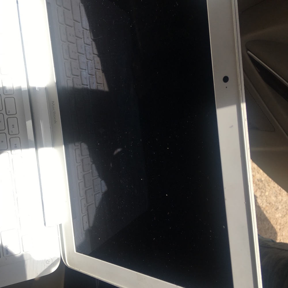 Apple MacBook - Picture 4 of 5